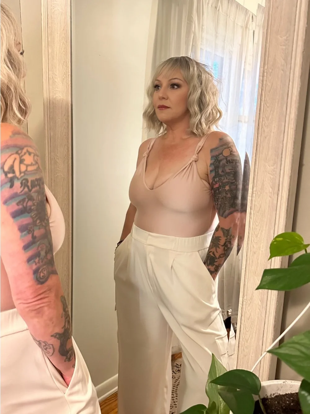 Ash Blonde Wavy Bob Synthetic Wig With Dark Shadow Root & Bangs